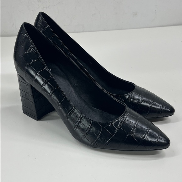 Aquatalia Shoes - New Aquatalia Peony Croc Embossed Pump in Black Size 7.5